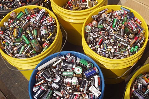 牡丹江电动叉车电池回收|废旧电池怎么回收
